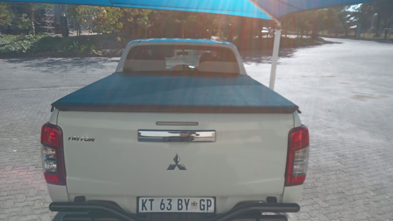 Mitsubishi Triton Clip-on Tonneau Covers