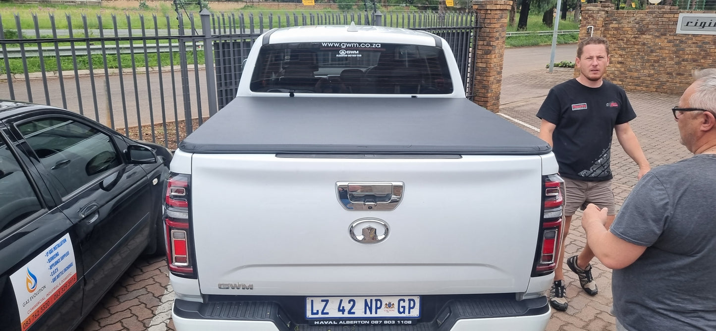 Trifold Soft Lockable tonneau Covers GWM