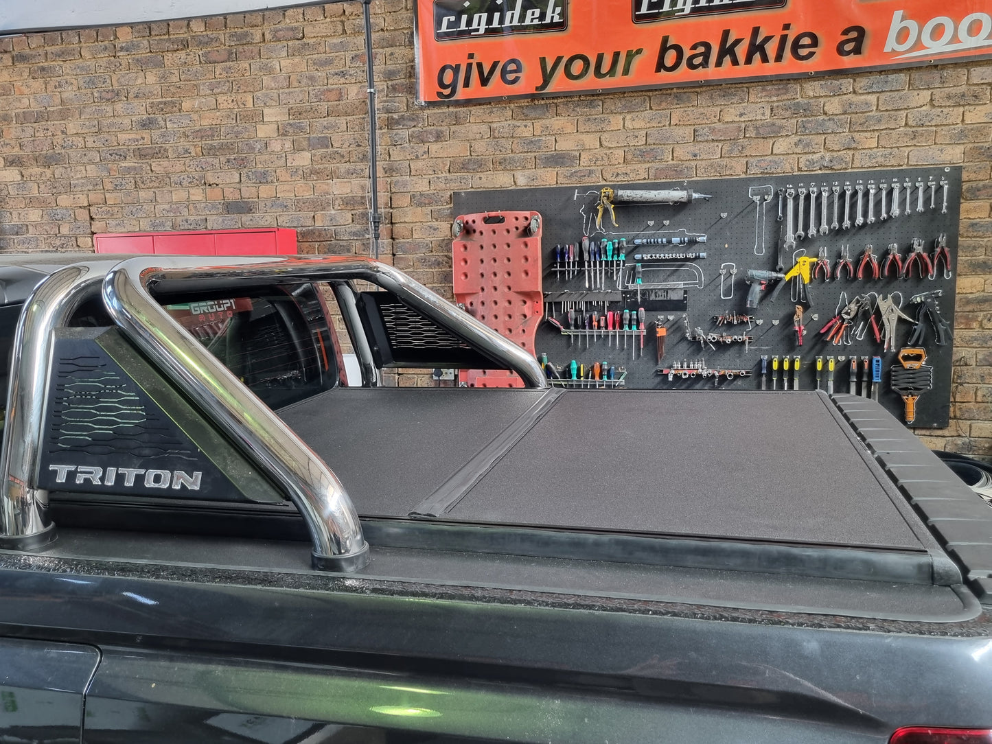 Aluminium Multiflex Hard Folding Covers - Mitsubishi Triton
