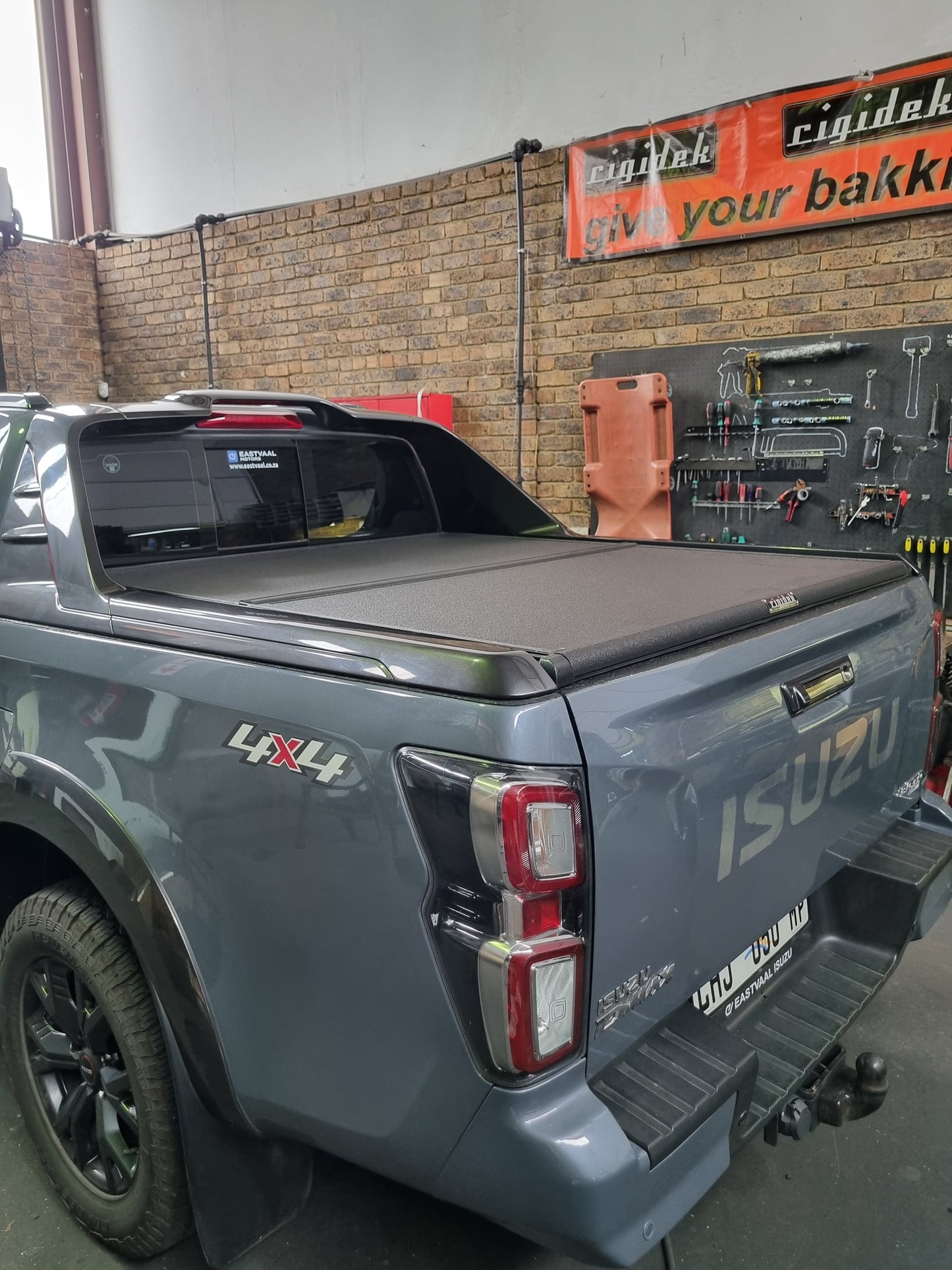 Aluminium Multiflex Hard Folding Covers - Isuzu