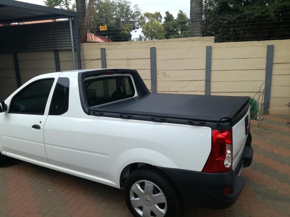 Nissan NP200 Clip On Tonneau Cover