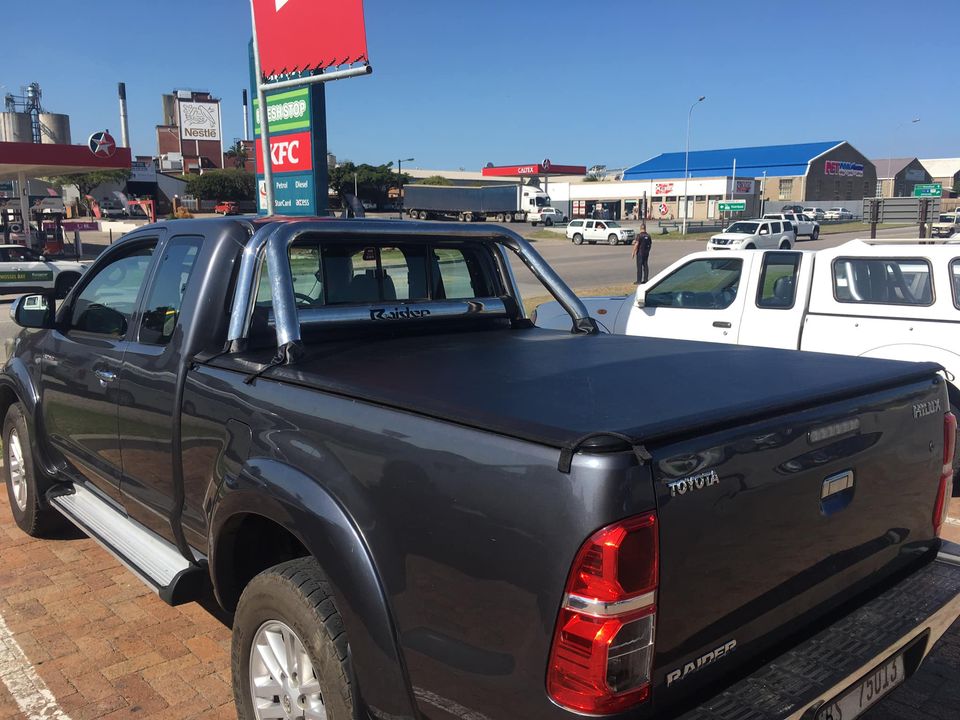 Toyota Hilux Clip-on Tonneau Cover